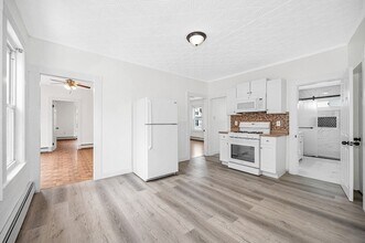 220 Concord St, Unit 2 in Lowell, MA - Building Photo - Building Photo