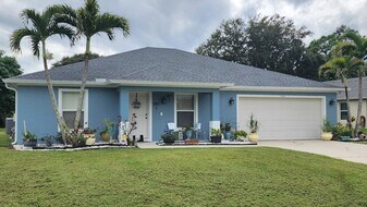 562 SE Majestic Terrace in Port St. Lucie, FL - Building Photo