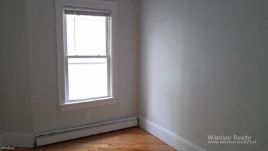 88 Hampshire St-Unit -Apt 3 in Cambridge, MA - Building Photo - Building Photo