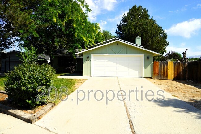 698 Berwick Dr in Boise, ID - Building Photo - Building Photo