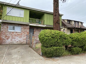 4059 Allendale Ave in Oakland, CA - Foto de edificio - Building Photo