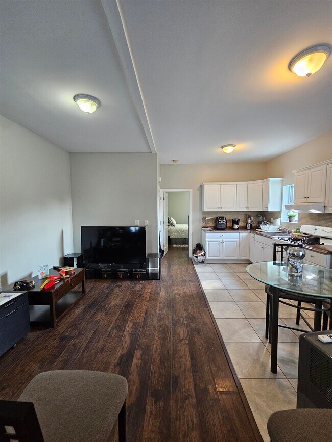 218 Hopkins Ave in Jersey City, NJ - Building Photo - Building Photo