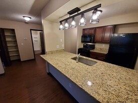 1108-1110 E McKinley Ave in Des Moines, IA - Building Photo