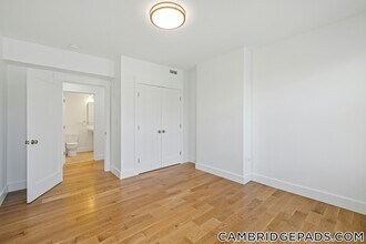 406 Columbia St in Cambridge, MA - Building Photo - Building Photo