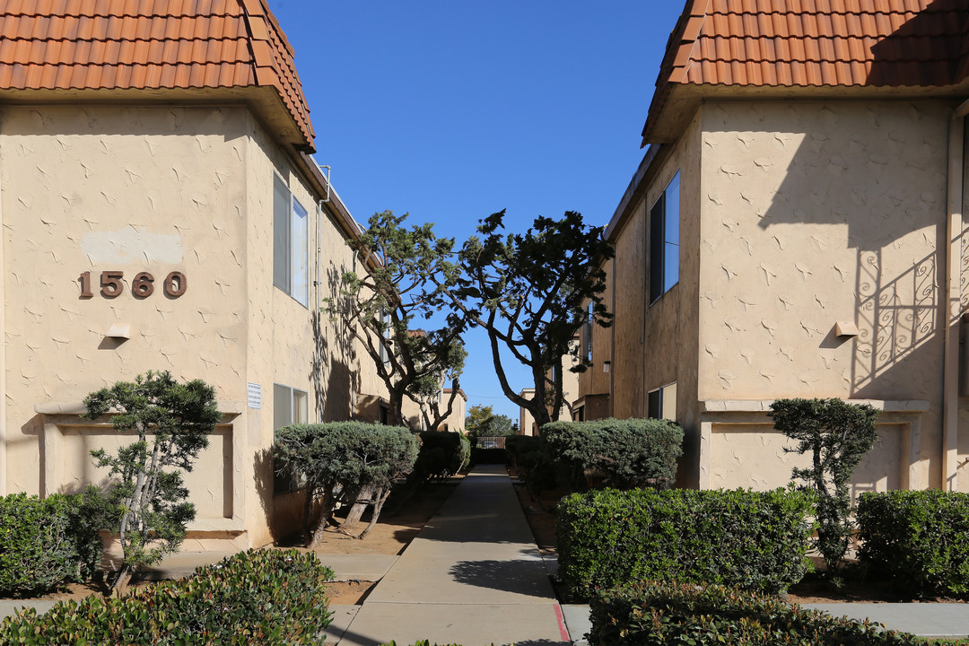 Coronado Manor in San Diego, CA - Building Photo