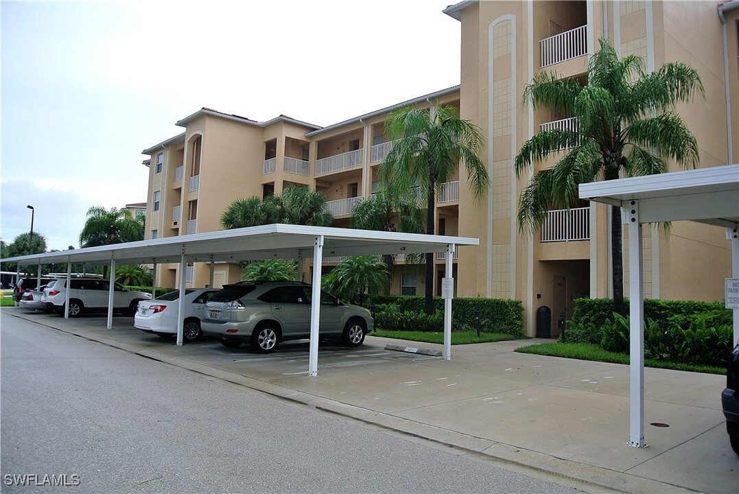 8450 Kingbird Loop in Ft. Myers, FL - Building Photo