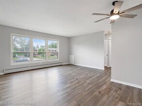 2717 W 13 Mile Rd in Royal Oak, MI - Building Photo - Building Photo