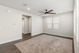 1007 Golden Sunray Terrace in Davis, CA - Building Photo - Building Photo