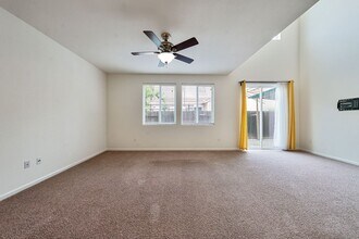 2815 Tourbrook Way in Sacramento, CA - Building Photo - Building Photo