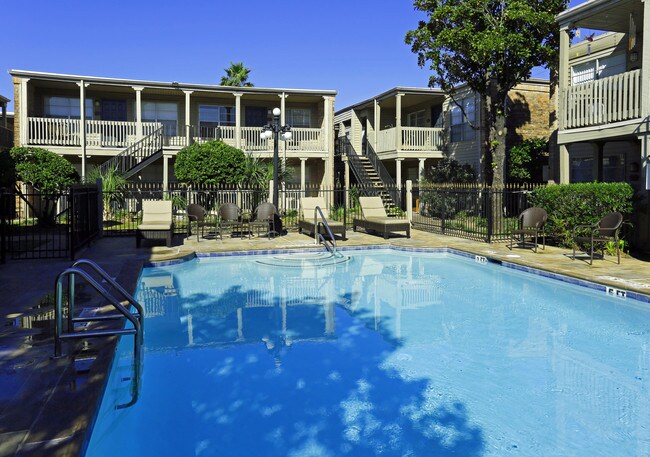 Lenox Apartments photo'