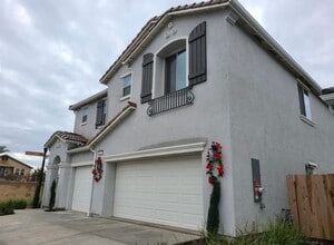 1341 E Via Sentieri Dr in Fresno, CA - Building Photo - Building Photo