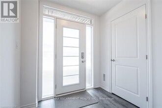 4874 Connor Dr in Lincoln, ON - Building Photo - Building Photo