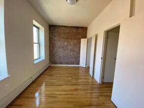 457 Convent Ave, Unit #3 in New York, NY - Foto de edificio - Building Photo