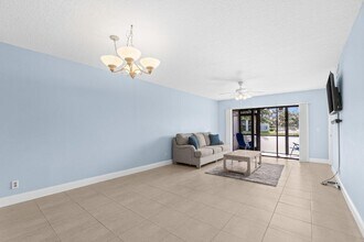 1001 Sabal Ridge Cir in Palm Beach Gardens, FL - Foto de edificio - Building Photo