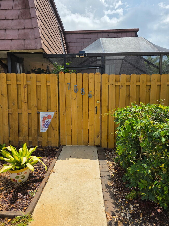7586 Courtyard Run E in Boca Raton, FL - Building Photo - Building Photo