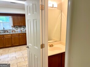 696 Redland Dr in Jonesboro, GA - Building Photo - Building Photo