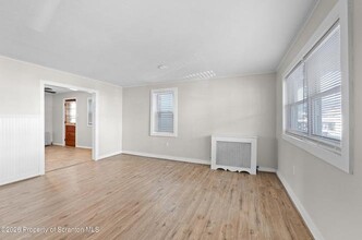 302-304-304 Vine St, Unit 304 in Old Forge, PA - Building Photo - Building Photo