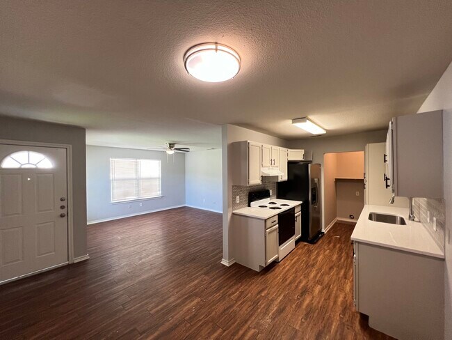 8126 Marydean Ave, Unit 8124 Marydean in Fort Worth, TX - Foto de edificio - Building Photo