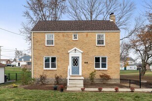 2103 Oriole Dr in Aliquippa, PA - Building Photo