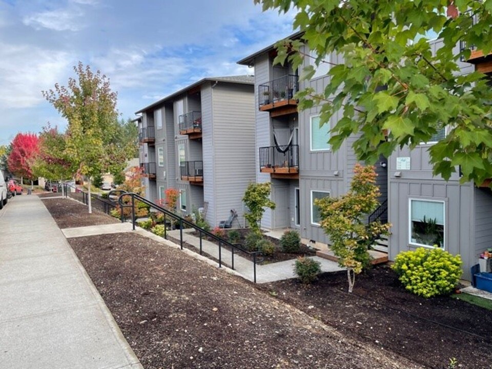 River Valley Terrace in Salem, OR - Building Photo