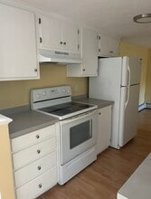 14 Cottage St, Unit 201 in Biddeford, ME - Building Photo - Building Photo