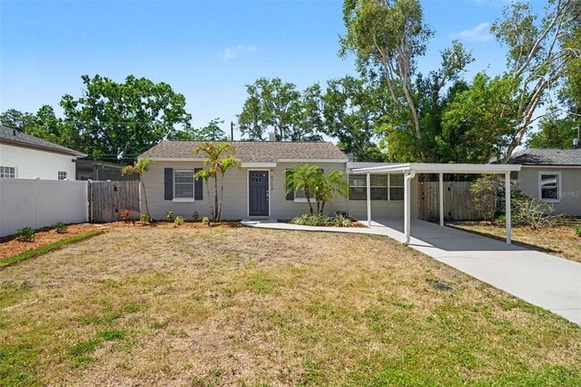 4704 W Lawn Ave in Tampa, FL - Building Photo - Building Photo