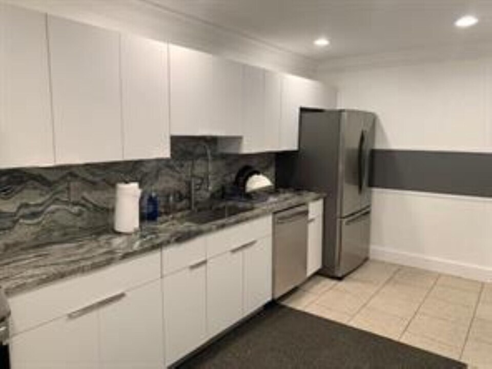 119 NE 19th Ct, Unit 112g in Wilton Manors, FL - Building Photo