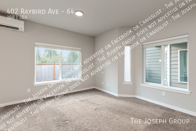 402 Raybird Ave in Granite Falls, WA - Foto de edificio - Building Photo
