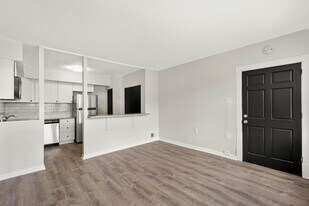 644-650-650 Center Ave in West View, PA - Building Photo