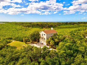 7325 Holly Rd in Terra Ceia, FL - Building Photo - Building Photo