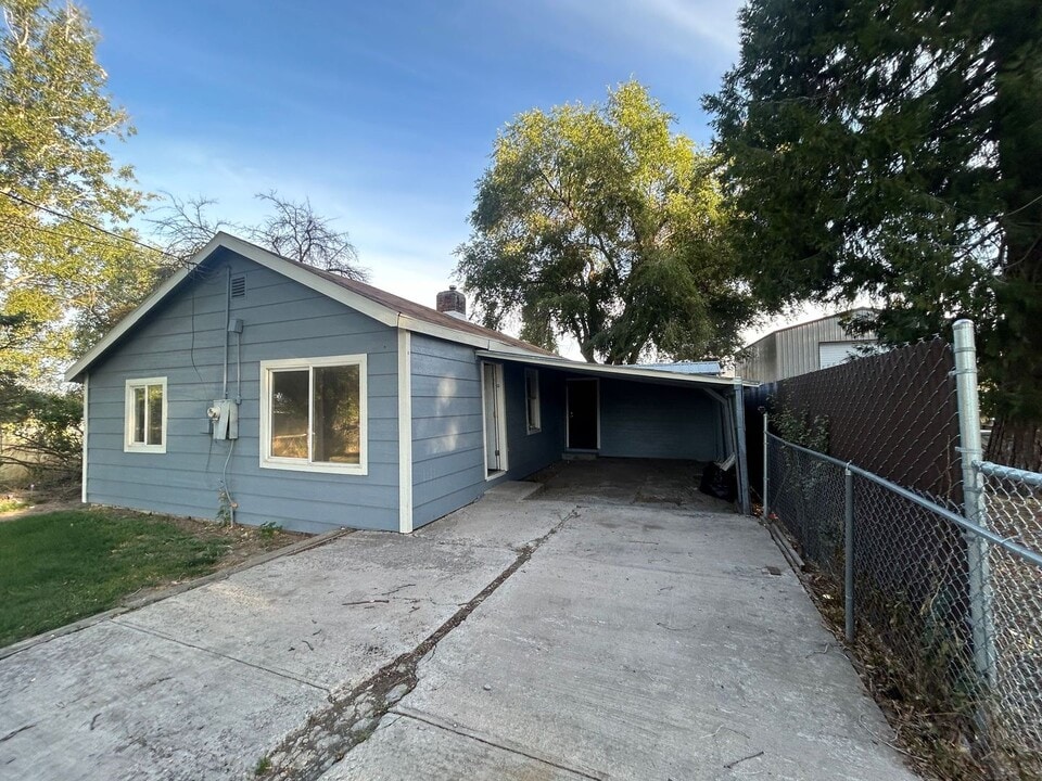 4305 Frieda Ave in Klamath Falls, OR - Building Photo