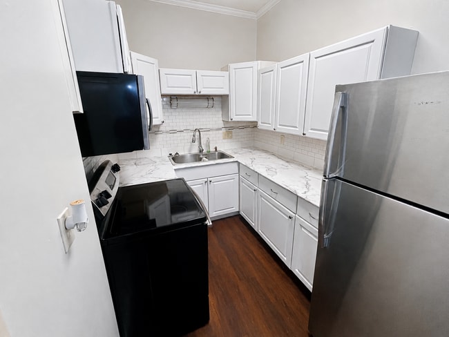 213 Cherry St, Unit Apt B