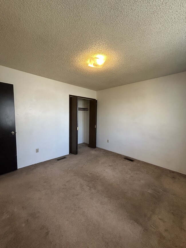 5911 Denali St in Anchorage, AK - Building Photo - Building Photo