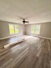 124 E Crescent Rd in Spartanburg, SC - Foto de edificio - Building Photo