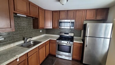 107 Tonset Ct in Schaumburg, IL - Building Photo - Building Photo