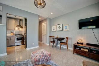 1215 NE 17th Ave, Unit 3 in Fort Lauderdale, FL - Building Photo - Building Photo
