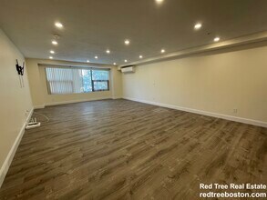 1028a Commonwealth Ave, Unit 205 in Boston, MA - Building Photo - Building Photo