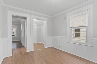 393 Huntington St in New Haven, CT - Building Photo - Building Photo