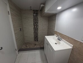 126 Oakland Ave, Unit 3 in Jersey City, NJ - Foto de edificio - Building Photo