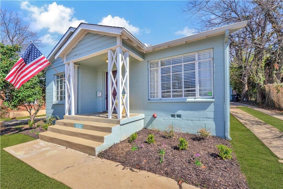 2521 Forest Park Blvd in Fort Worth, TX - Building Photo