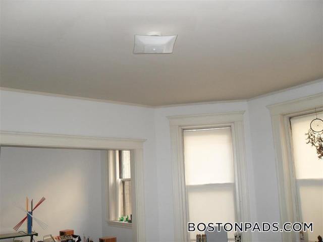 137 Park Dr in Boston, MA - Building Photo