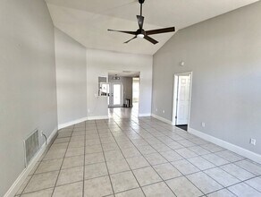 4970 Reagen Way in Sarasota, FL - Building Photo - Building Photo