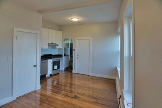 116 Willow St, Unit 3 in Cambridge, MA - Building Photo - Building Photo