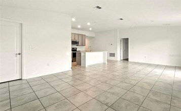 1950 Birnham Wood Bnd in Kissimmee, FL - Building Photo - Building Photo