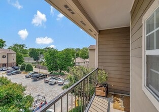 145 W End Pl, Unit 145 W End Place in Nashville, TN - Foto de edificio - Building Photo