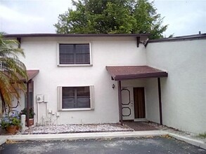 6837 SW 39th Dr in Miramar, FL - Building Photo - Building Photo
