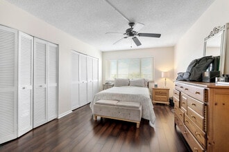 125 Shore Ct in North Palm Beach, FL - Building Photo - Building Photo