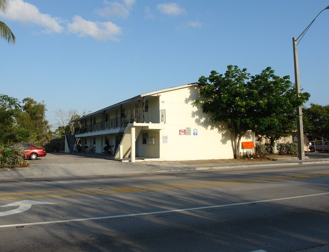 113 NW 27th Ave in Fort Lauderdale, FL - Foto de edificio - Building Photo