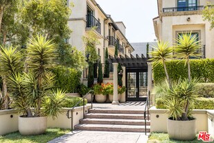 227 S Hamilton Dr in Beverly Hills, CA - Building Photo