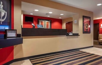 Furnished Studio-Pittsburgh - West Mifflin in West Mifflin, PA - Foto de edificio - Building Photo